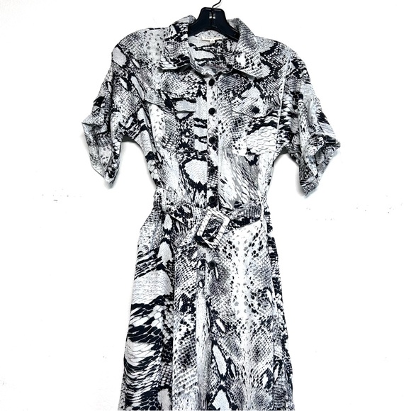 Main Strip Snake Print Culotte Belted Jumpsuit - Picture 8 of 11